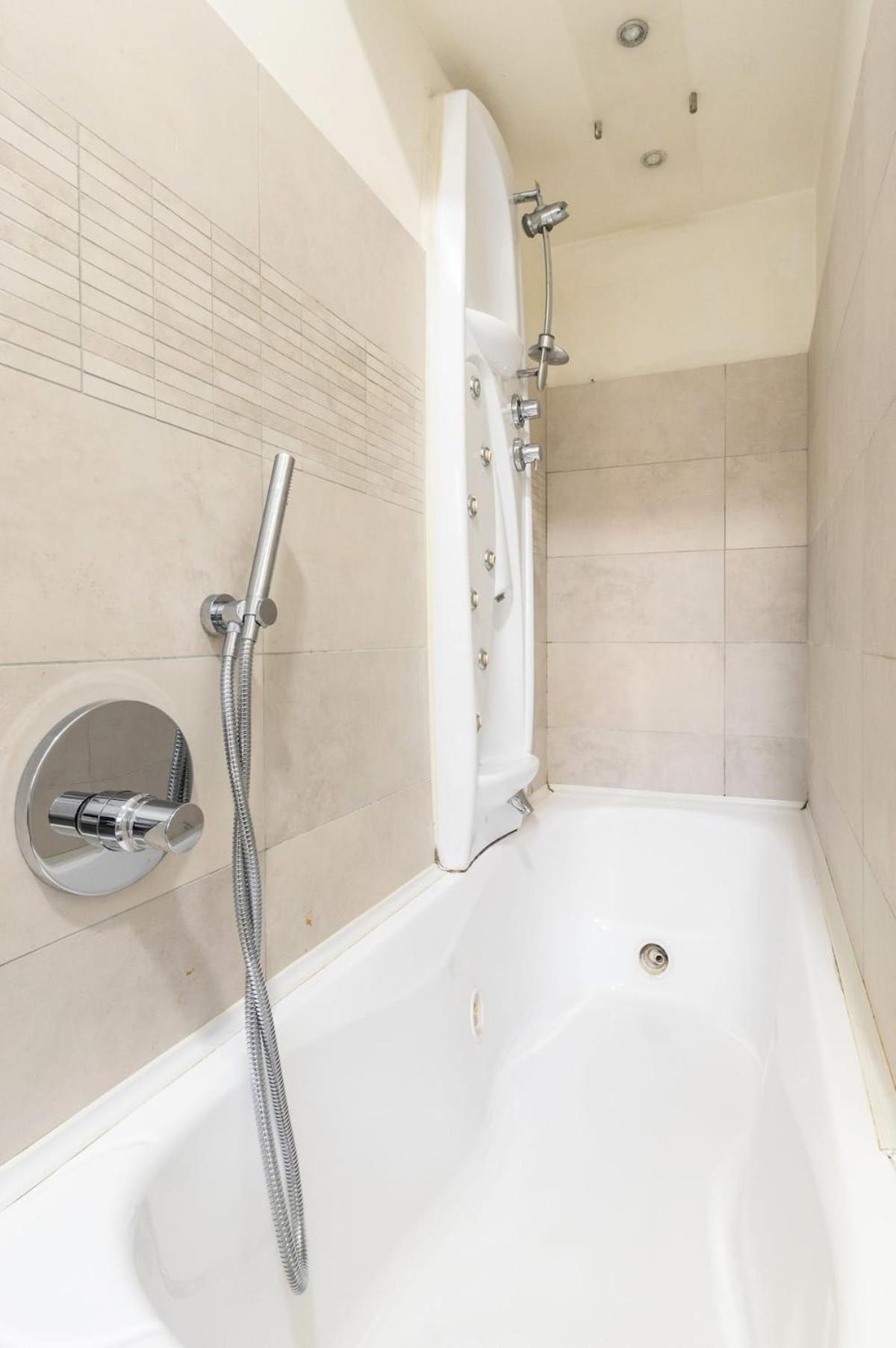 Stylish With Private Parking, Garden And Metro *